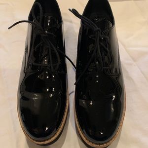 Eileen Fisher black patent shoes